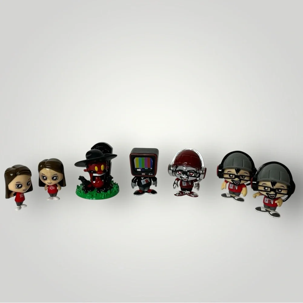 Lot Of 17 FGTEEV Assorted Collectible Mini Figures and Keychains‎